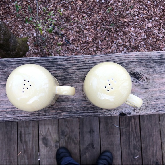 Homer Laughlin Fiesta Stove Top Salt & Pepper Set Ivory - Picture 2 of 7